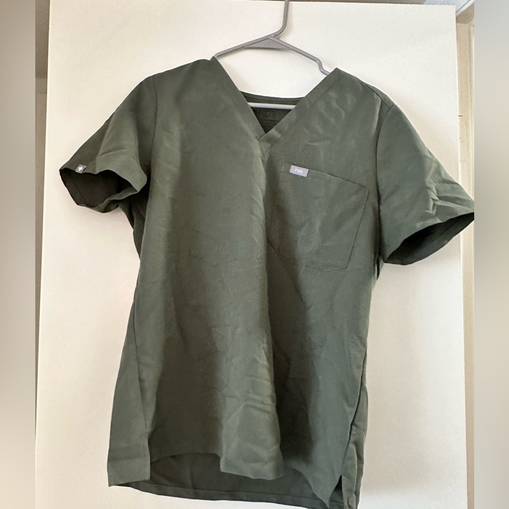 Figs Scrub set - pants and shirt in Moss
